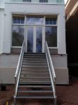 Stahltreppe mit "altmodischem" Geländer