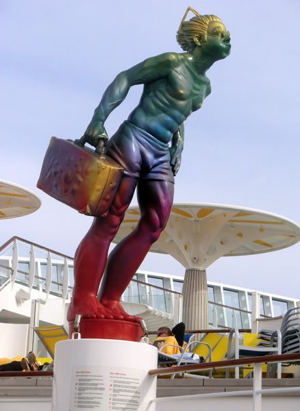 Skulptur Aeolus auf der AIDAmar