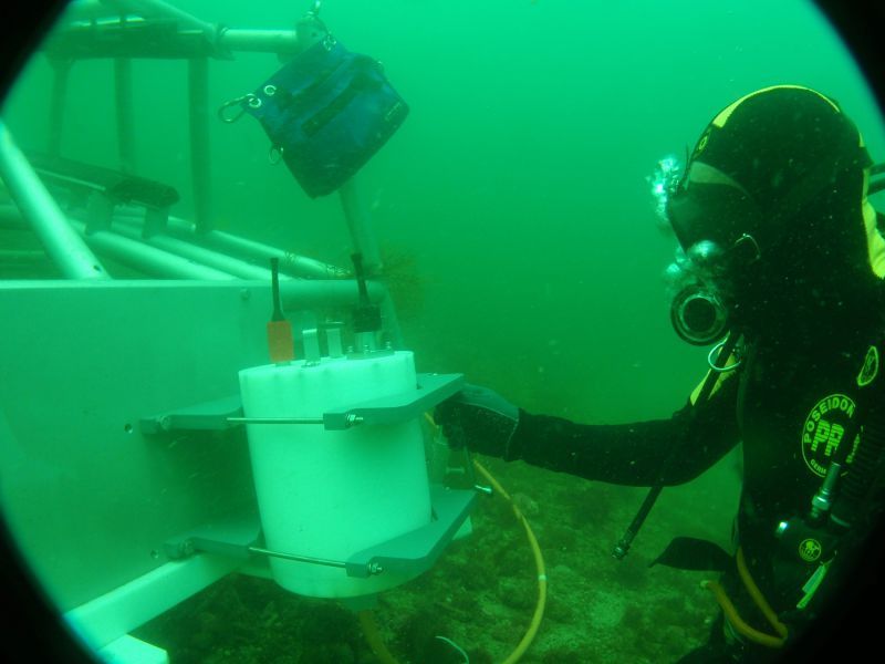 Unterwasserarbeiten mit Forschungsgerät